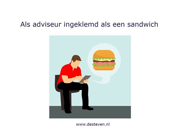 Adviseur als sandwich ingeklemd