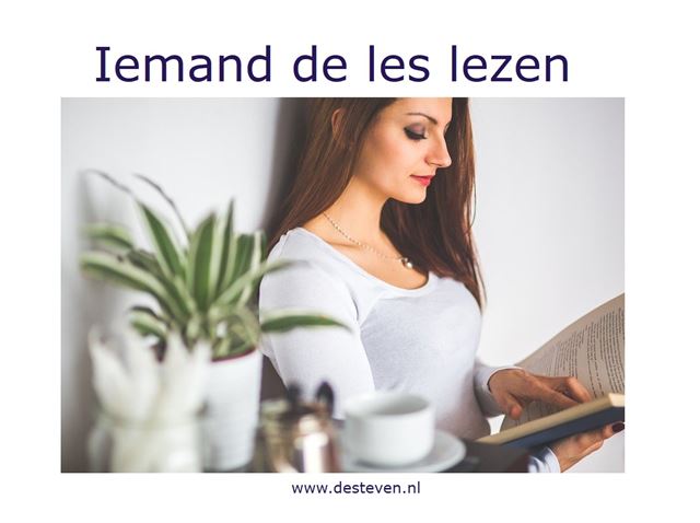 Iemand de les lezen